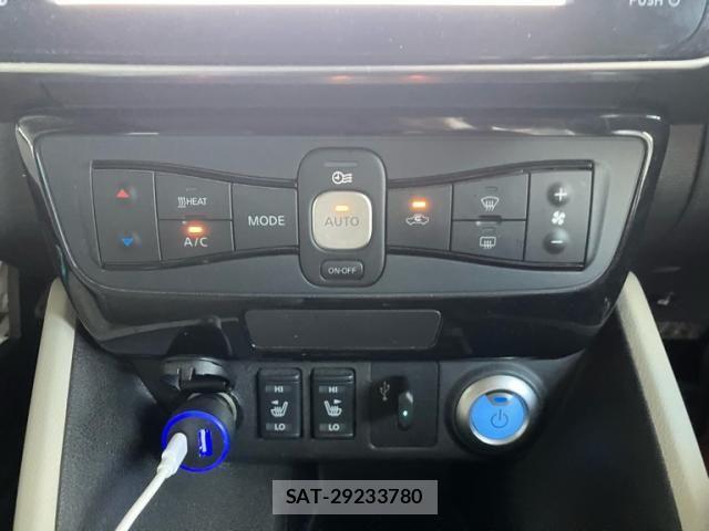 Nissan LEAF 2017-10 8562363-23