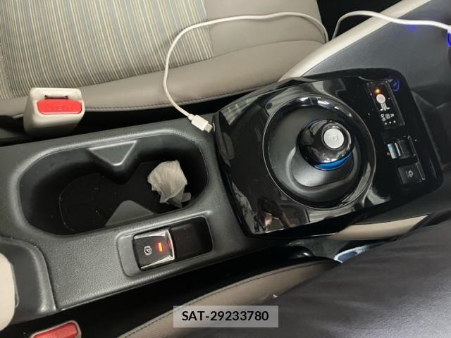Nissan LEAF 2017-10 8562363-24