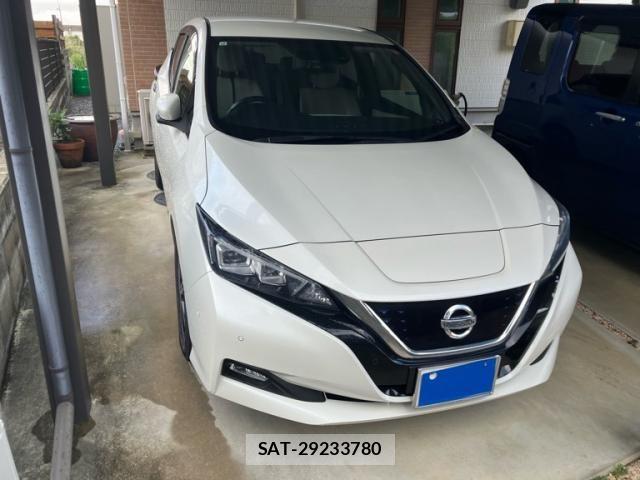 Nissan LEAF 2017-10 8562363-2