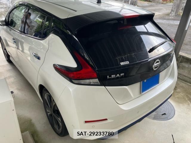 Nissan LEAF 2017-10 8562363-4
