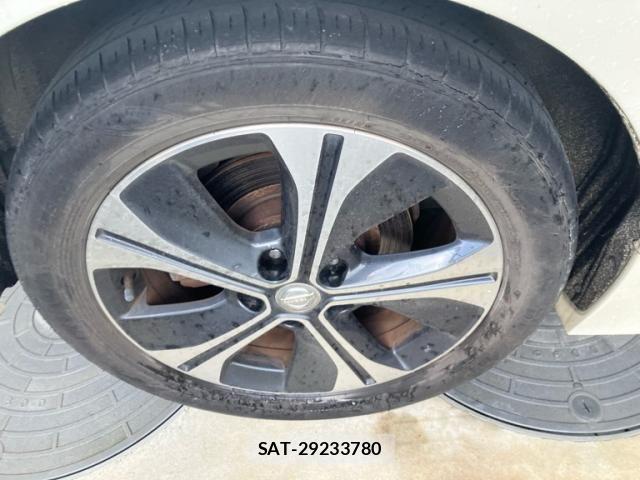 Nissan LEAF 2017-10 8562363-6