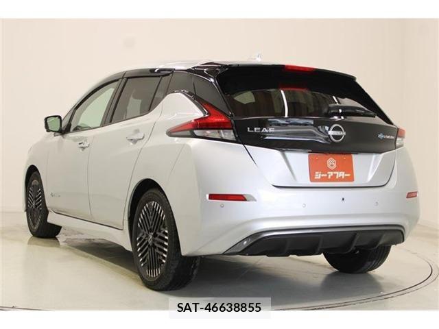 Nissan LEAF 2022-06 8562360-9