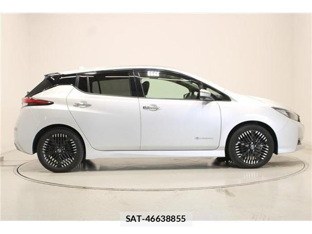 Nissan LEAF 2022-06 8562360-12