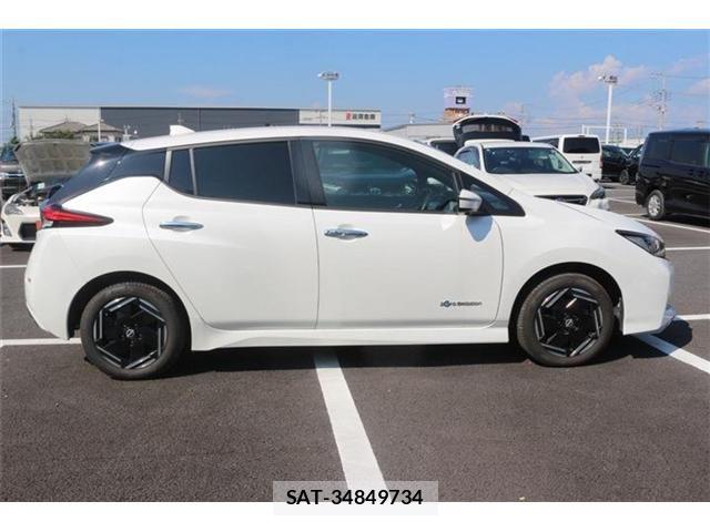 Nissan LEAF 2022-07 8562358-14