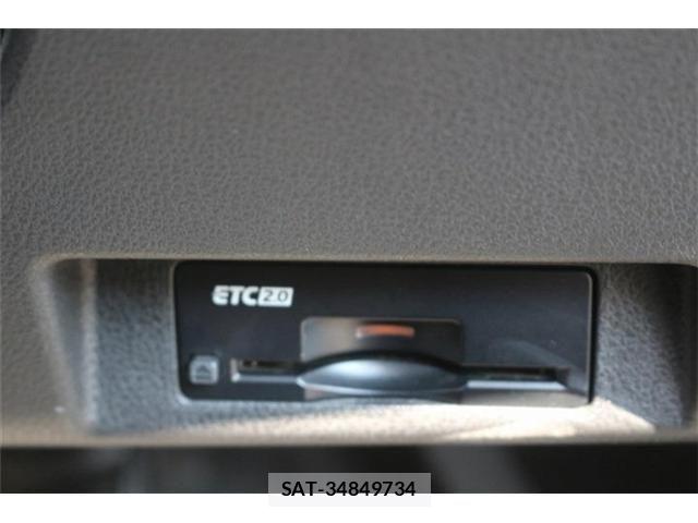 Nissan LEAF 2022-07 8562358-5