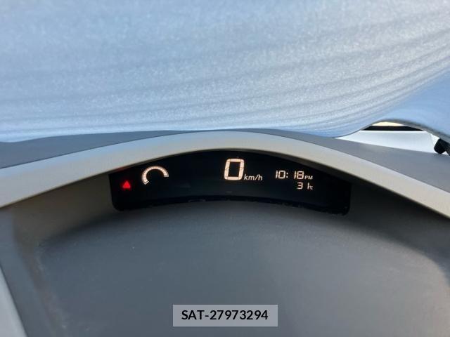 Nissan LEAF 2011-08 8562365-12