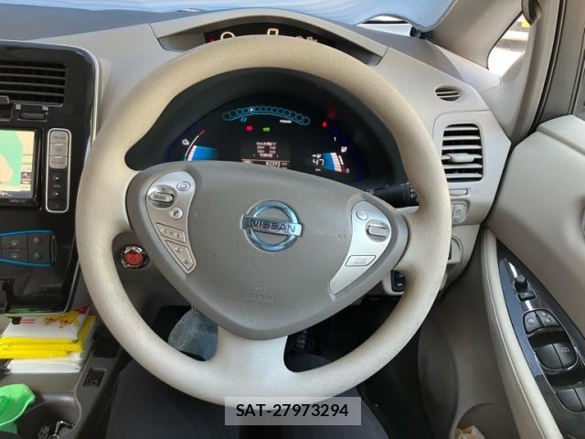 Nissan LEAF 2011-08 8562365-15
