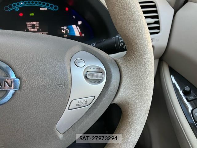 Nissan LEAF 2011-08 8562365-17