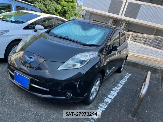 Nissan LEAF 2011-08 8562365-1