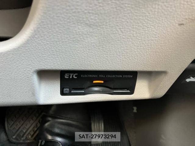 Nissan LEAF 2011-08 8562365-18