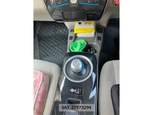 Nissan LEAF 2011-08 8562365-20