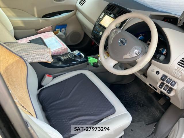Nissan LEAF 2011-08 8562365-21