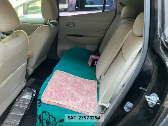 Nissan LEAF 2011-08 8562365-23