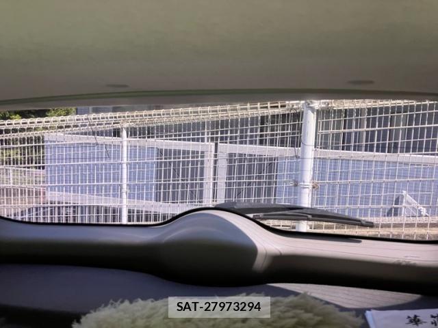 Nissan LEAF 2011-08 8562365-24