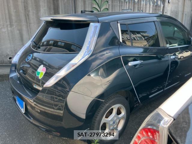 Nissan LEAF 2011-08 8562365-3