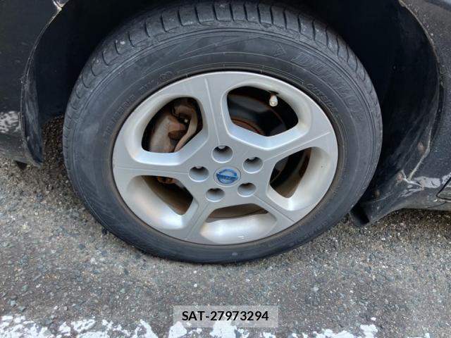 Nissan LEAF 2011-08 8562365-6