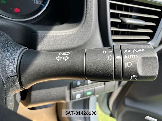 Nissan LEAF 2022-06 8562357-8