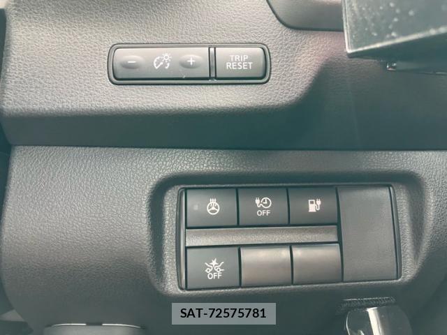 Nissan LEAF 2022-11 8562359-13