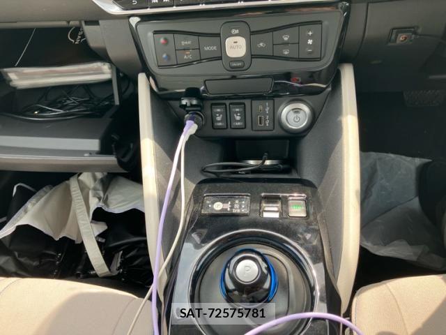 Nissan LEAF 2022-11 8562359-14