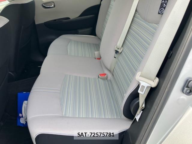Nissan LEAF 2022-11 8562359-16
