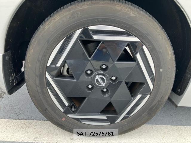 Nissan LEAF 2022-11 8562359-22