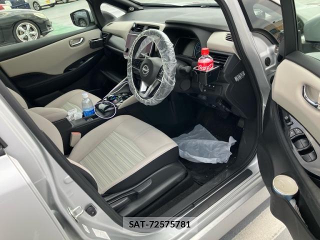 Nissan LEAF 2022-11 8562359-3