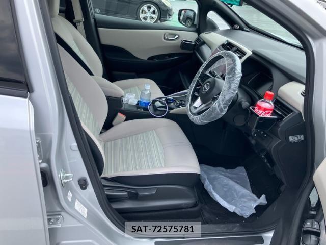 Nissan LEAF 2022-11 8562359-4