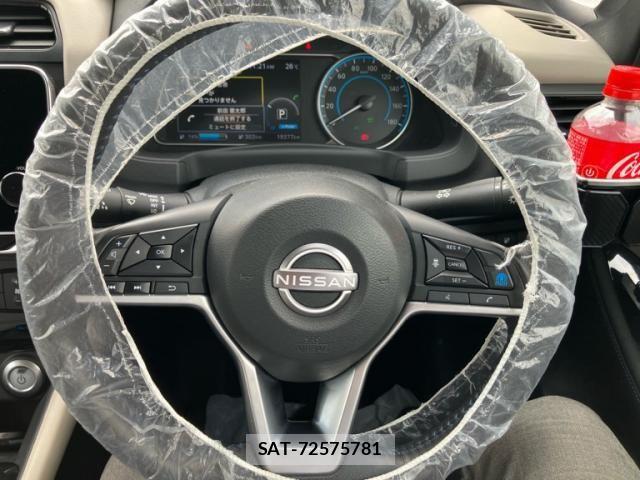 Nissan LEAF 2022-11 8562359-6