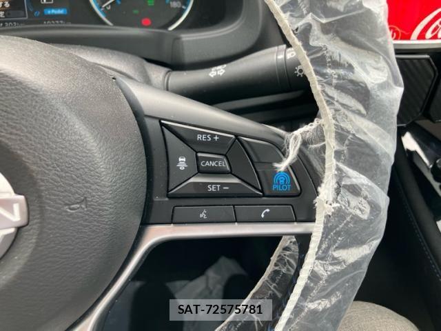 Nissan LEAF 2022-11 8562359-7