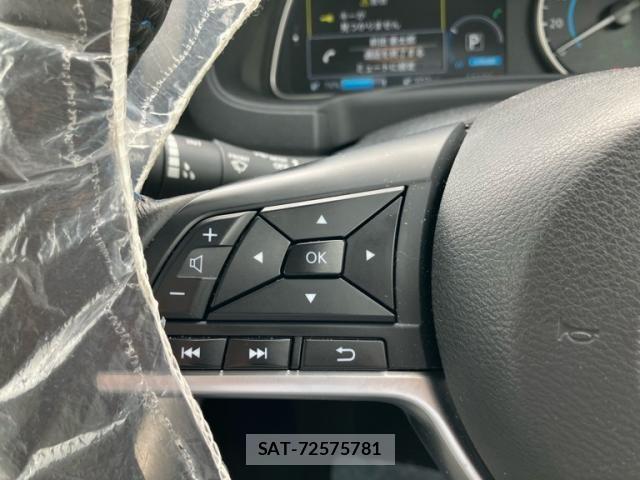 Nissan LEAF 2022-11 8562359-8