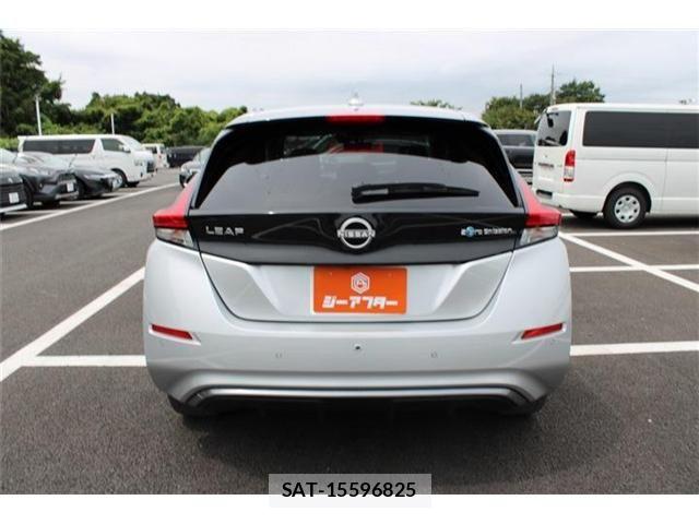 Nissan LEAF 2023-01 8627405-6