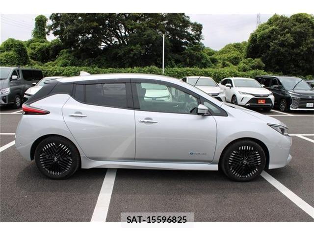 Nissan LEAF 2023-01 8627405-8