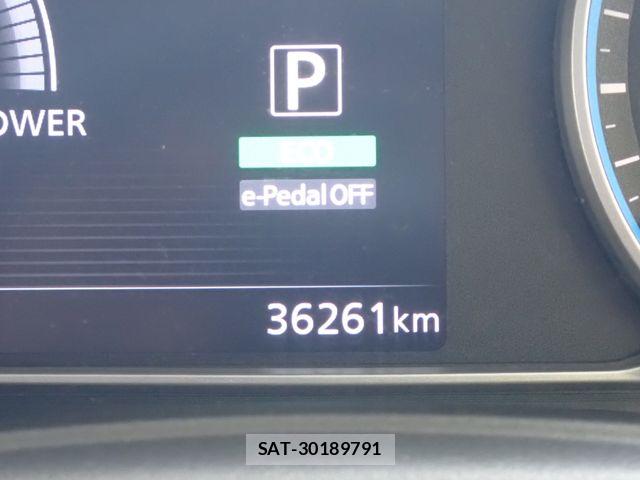Nissan LEAF 2017-11 8627408-13