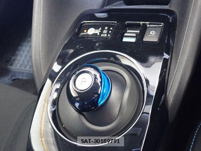 Nissan LEAF 2017-11 8627408-15
