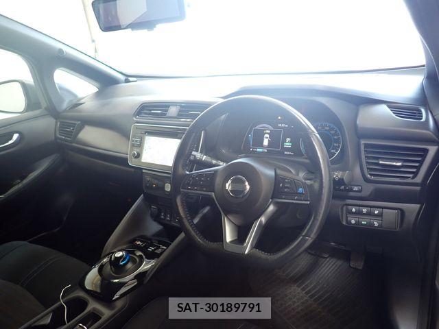 Nissan LEAF 2017-11 8627408-1