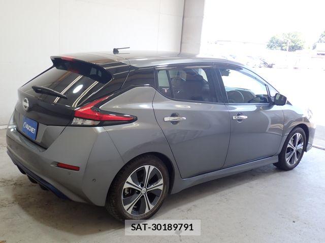 Nissan LEAF 2017-11 8627408-7