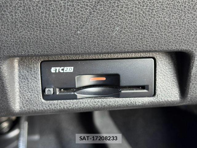 Nissan LEAF 2022-02 8627407-8