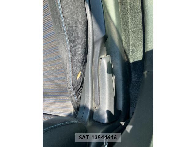 Nissan LEAF 2017-11 8627410-9