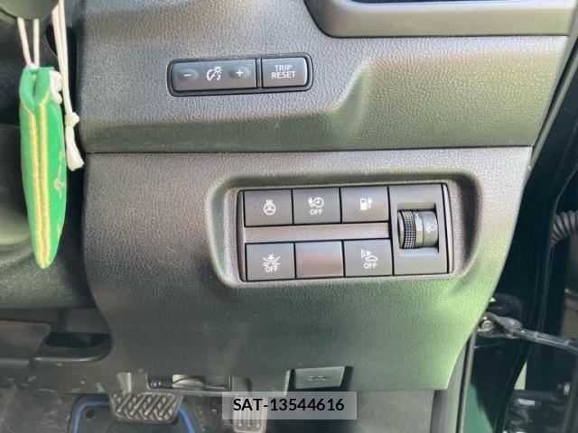 Nissan LEAF 2017-11 8627410-10
