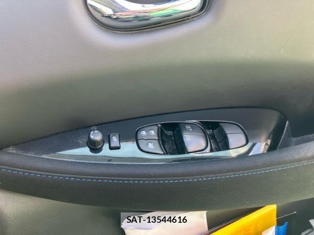 Nissan LEAF 2017-11 8627410-11