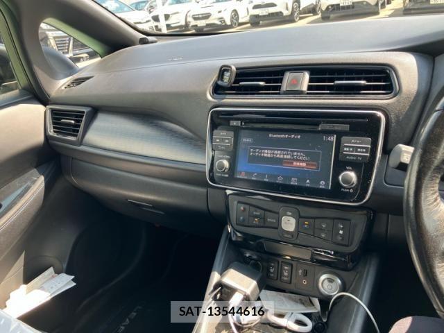 Nissan LEAF 2017-11 8627410-14