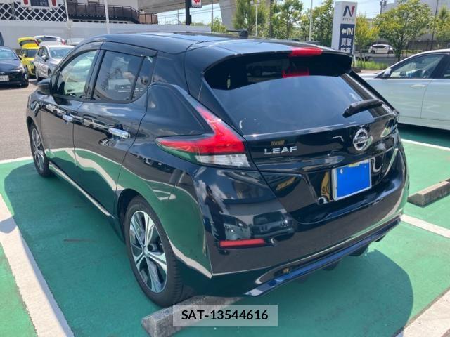 Nissan LEAF 2017-11 8627410-2