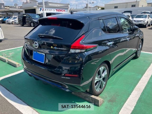 Nissan LEAF 2017-11 8627410-4