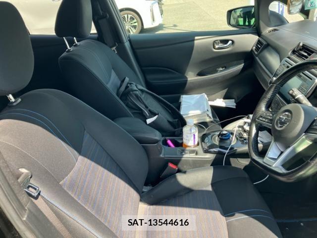 Nissan LEAF 2017-11 8627410-7