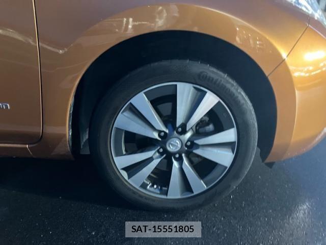 Nissan LEAF 2015-12 8659827-11