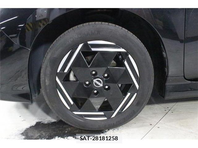 Nissan LEAF 2022-06 8659818-21