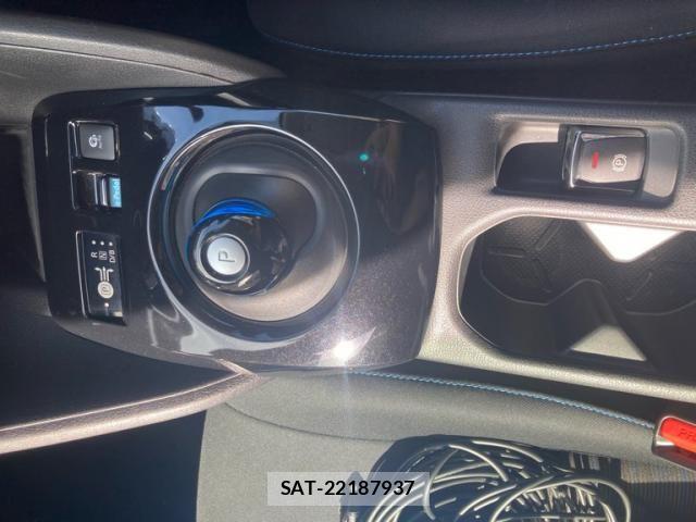 Nissan LEAF 2017-10 8659825-23