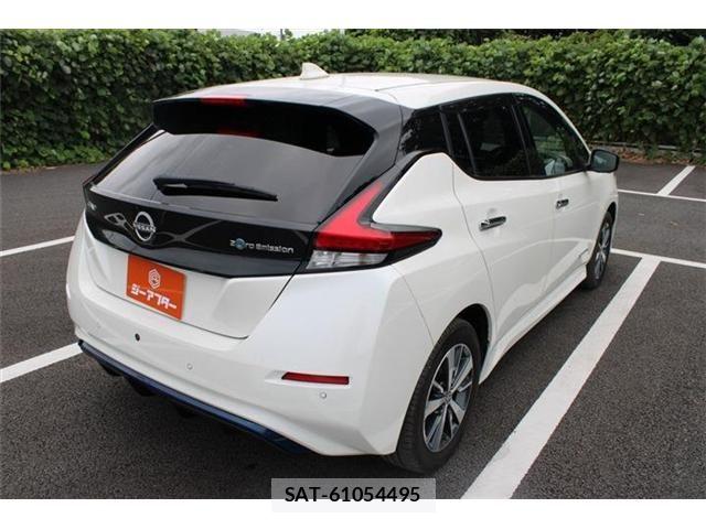 Nissan LEAF 2022-03 8666361-9