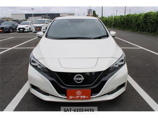 Nissan LEAF 2022-03 8666361-6