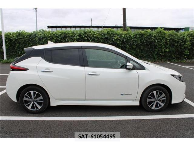 Nissan LEAF 2022-03 8666361-8